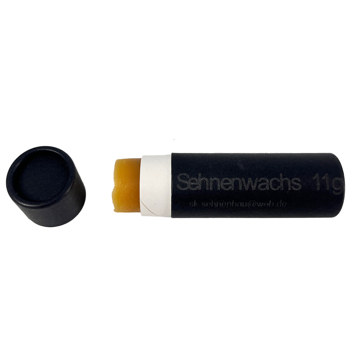 Schwarzer zylindrischer Stift mit abgenommener Kappe, sichtbarem gelben Sehnenwachs, Aufschrift „Sehnenwachs 11g“.