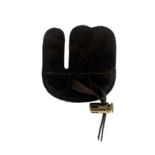 Archers Empire Leder Tab in dunklem Leder mit zwei Fingerlaschen, mittigem Schlitz und Kordelzug mit Metallstopper unten