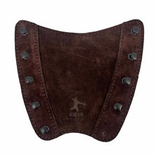 Dunkelbrauner Armschutz aus Wildleder mit seitlichen schwarzen Nieten, mittig Bodnik Archery Logo, beidseitig abgerundet