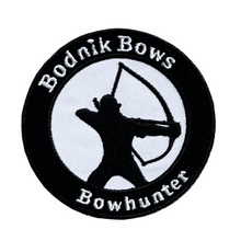 Runder Bodnik Bows Patch mit schwarzem Rand, mittig Bogenschütze Silhouette mit gespanntem Bogen, unten Schriftzug Bowhunter
