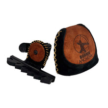 Zwei Teile aus Leder und Kunststoff, beides in Schwarz-Braun mit gelber Naht, großes Teil mit Bodnik Archery Logo.