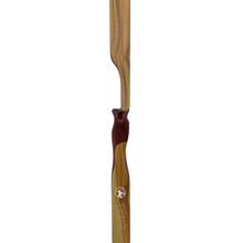 Langgezogener Mittelteil eines Bogens aus hellem und dunklem Holz, ergonomisch geformter Griff, dezente Maserung sichtbar.