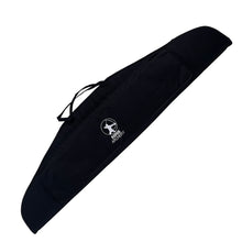 Schwarze Bogentasche aus Stoff mit Reißverschluss, Tragegriffen und aufgedrucktem Bodnik Archery Logo mittig auf der Tasche.