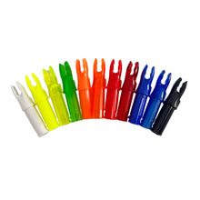 Zwölf Push In Nocken .245 in verschiedenen Farben, darunter Weiß, Gelb, Grün, Orange, Rot, Blau und Schwarz, fächerförmig angeordnet.